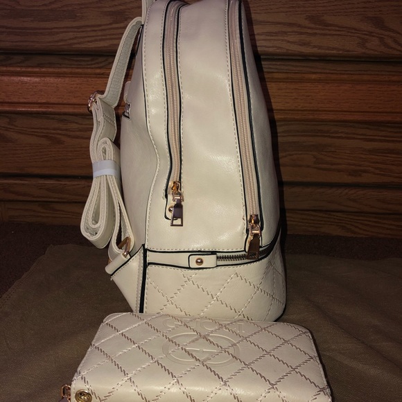 Backpack - Picture 2 of 4